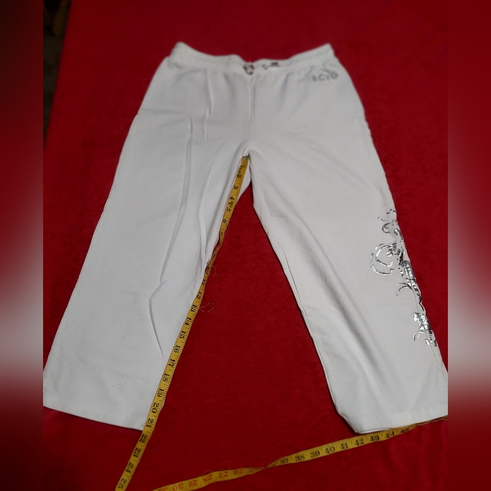 BCBG MAXARIA